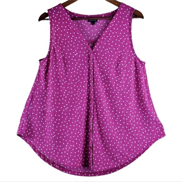 TORRID Magenta Star Crepe Button-Down Tank in Size 00 (M) - Picture 2 of 7